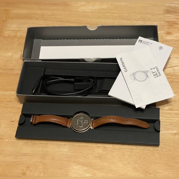 Garmin Lily 2 Classic with leather band - Picture 4 of 5